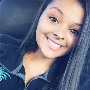 Meet your Posher, Selena